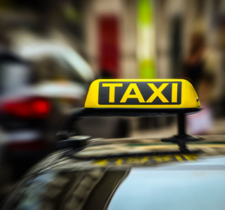 Käräjäoikeus hyväksyi ajopäiväkirjan pitämisen laiminlyöneen ja tilitysten epäselvyyksistä huomautetun taksinkuljettajan työsopimuksen purkamisen - osapuolet sovintoon hovioikeudessa