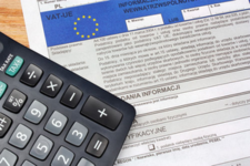 Unionin tuomioistuimen ennakkoratkaisu hallinnollisen seuraamuksen määräämisestä verovelvolliselle, joka on virheellisesti pitänyt arvonlisäverosta vapautettua liiketoimea arvonlisäverollisena (Puola)