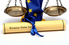 Tuukka Vähätalon väitös: Eurooppaoikeus ja kansallisen tuomion lopullisuus – Tutkimus Euroopan ihmisoikeussopimuksen ja EU-oikeuden vaikutuksista niiden kanssa ristiriitaisten kansallisten tuomioiden lopullisuuteen