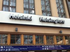 Tuntemattoman nuoren 16-vuotiaana Helsingin rautatieasemalla monitoimiveitsellä tappanut  tuomittiin 6 vuoden 6 kuukauden vankeusrangaistukseen ja korvauksiin uhrin vanhemmille ja sisaruksille