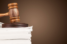 Hovioikeus: Vahingonkorvausasiaa ei voitu käräjäoikeudessa ratkaista kirjallisessa menettelyssä ilman kantajayhtiön suostumusta