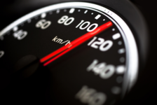 Hetkellinen ajonopeus 139 km/h ylitti 59 kilometrillä tunnissa suurimman sallitun nopeuden - hovioikeus arvioi täyttikö liikenneturvallisuuden vaarantaminen törkeän tekomuodon tunnusmerkistön