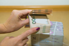 Rikosperusteista velkaa noin miljoona euroa - toisin kuin käräjäoikeus hovioikeus myönsi 28-vuotiaalle hakijalle velkajärjestelyn