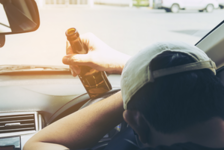 Autossaan nukkunut mies ei syyllistynyt kulkuneuvon luovuttamiseen juopuneelle - hovioikeus vapautti