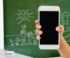 Ranskan lainsäätäjä hyväksyi älypuhelinten käyttökiellon kouluissa – Suomessa uskotaan sopimiseen