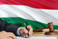 EUT: Unkari on rikkonut unionin oikeutta, kun se on luokitellut rikokseksi järjestötoiminnan, jonka tarkoituksena on mahdollistaa kansainvälistä suojelua koskevan menettelyn käynnistäminen henkilöille, jotka eivät täytä kansallisessa oikeudessa kansainvälisen suojelun myöntämiselle vahvistettuja kriteereitä