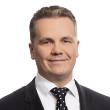 Vierashuoneessa asianajaja Johan Pråhl: Koeostomahdollisuus, verkkosivustoihin kohdistuvat toimet ja seuraamusmaksu vahvistavat kuluttajansuojaviranomaisten toimivaltuuksia kuluttaja-asioissa
