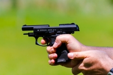 Kaasuase, joka oli muunnettu luotipatruunoita ampuvaksi pistooliksi, ei ollut toimintakuntoinen – hovioikeus mittasi ampuma-aserikoksen rangaistusta