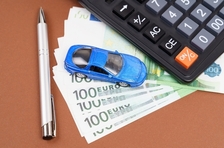 KKV: Au­ton hin­ta-ar­vio­pal­ve­lus­ta voi seu­ra­ta kal­lis las­ku