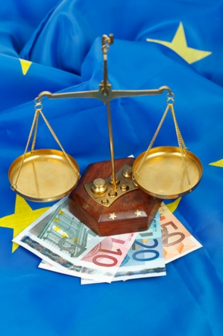 Oikeusvaltioperiaatteen kytkemisestä EU-rahoitukseen alustava sopu 